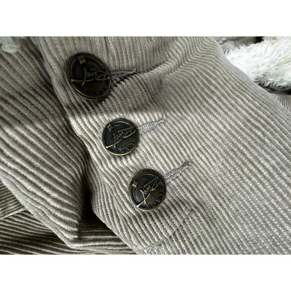 Black Rivet corduroy trucker jacket with a faux fur collar and trim
Size L - Picture 16 of 16